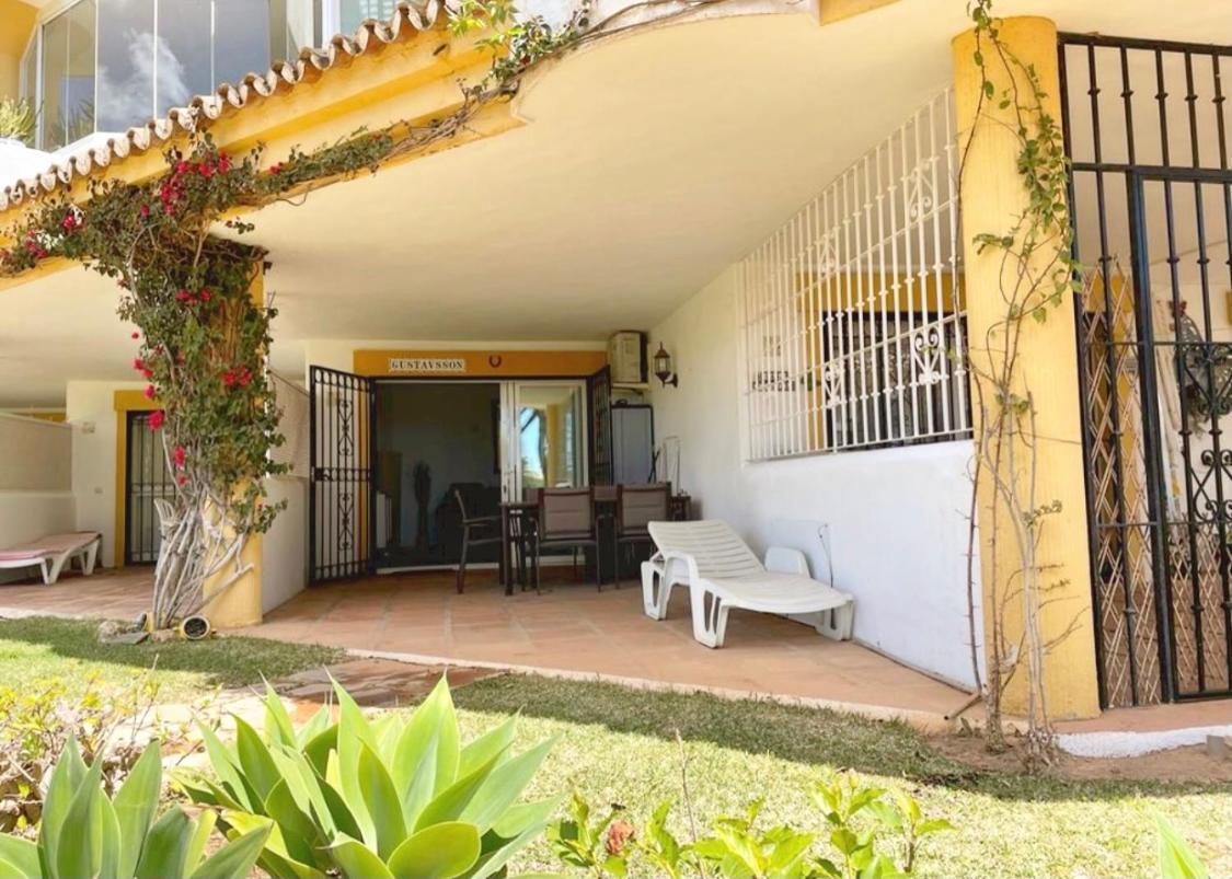 The Golden House, Calahonda Golf Apartment *