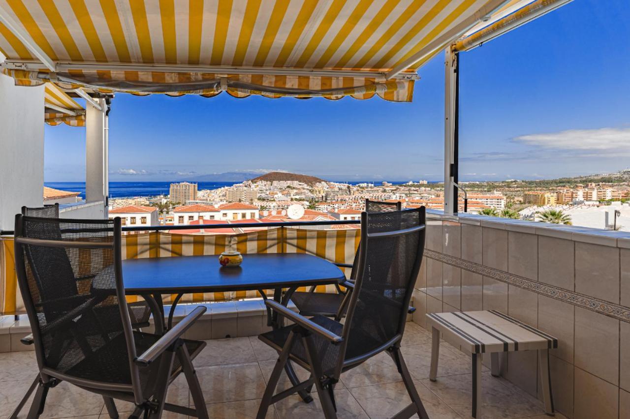 Blue Yellow Paradise, Ocean View Apartment *
