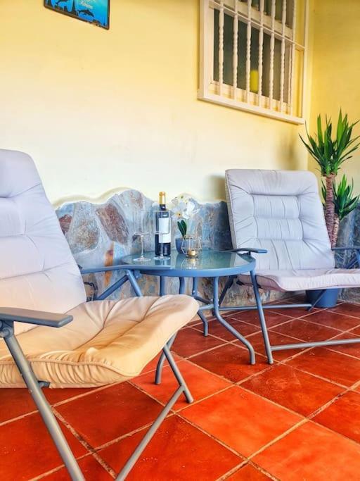 Apartamento The Perfect Place To Relax Bedroom With Hot Tub, Beautiful Tropical Garden Area. Bbq And Big Open Spaces Through The House.it Is Located In A Quiet Place, But Still 5 Min Away From The Touristic Puerto Rico And Walking Distance From The *