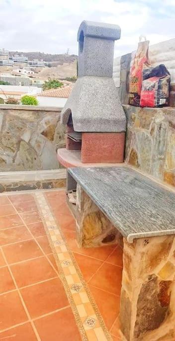 The Perfect Place To Relax Bedroom With Hot Tub, Beautiful Tropical Garden Area. Bbq And Big Open Spaces Through The House.it Is Located In A Quiet Place, But Still 5 Min Away From The Touristic Puerto Rico And Walking Distance From The Apartamento Mogán