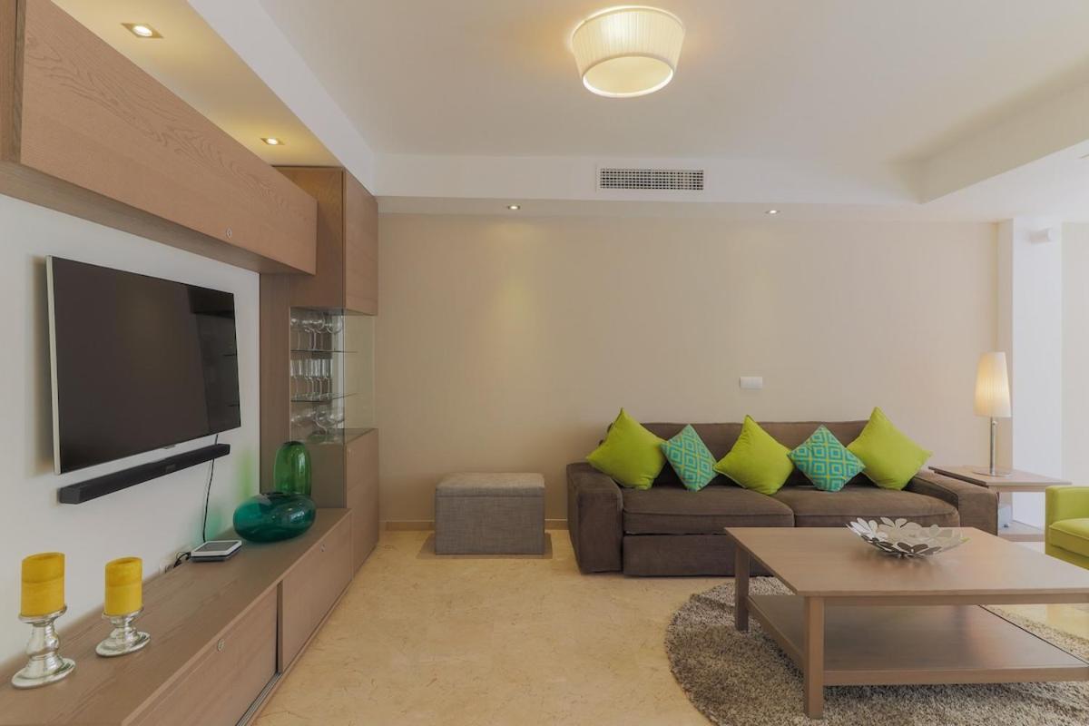 C43 - Family House With Terrace And Shared Pool Сasa de vacaciones