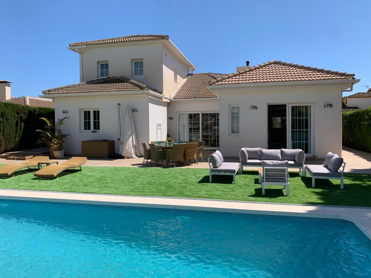 Villa La Casa Contenta, Sitio De Calahonda, Costa, Costa Del Sol *