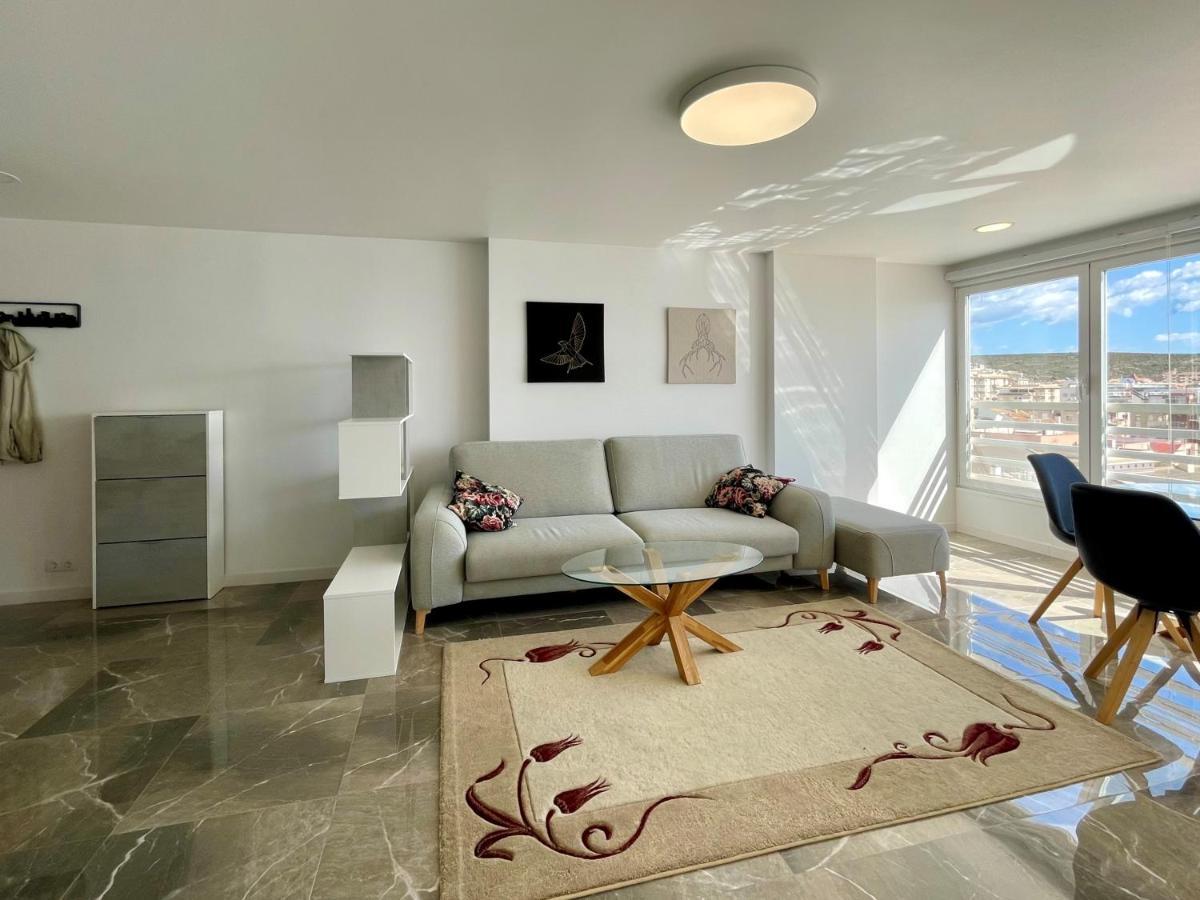 Sea Breeze First Line By The Sea Apartment *