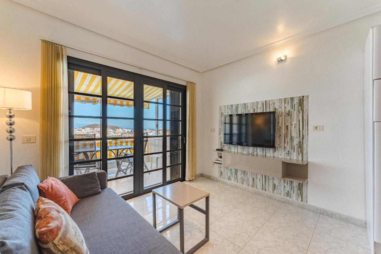 Blue Yellow Paradise, Ocean View Apartment *