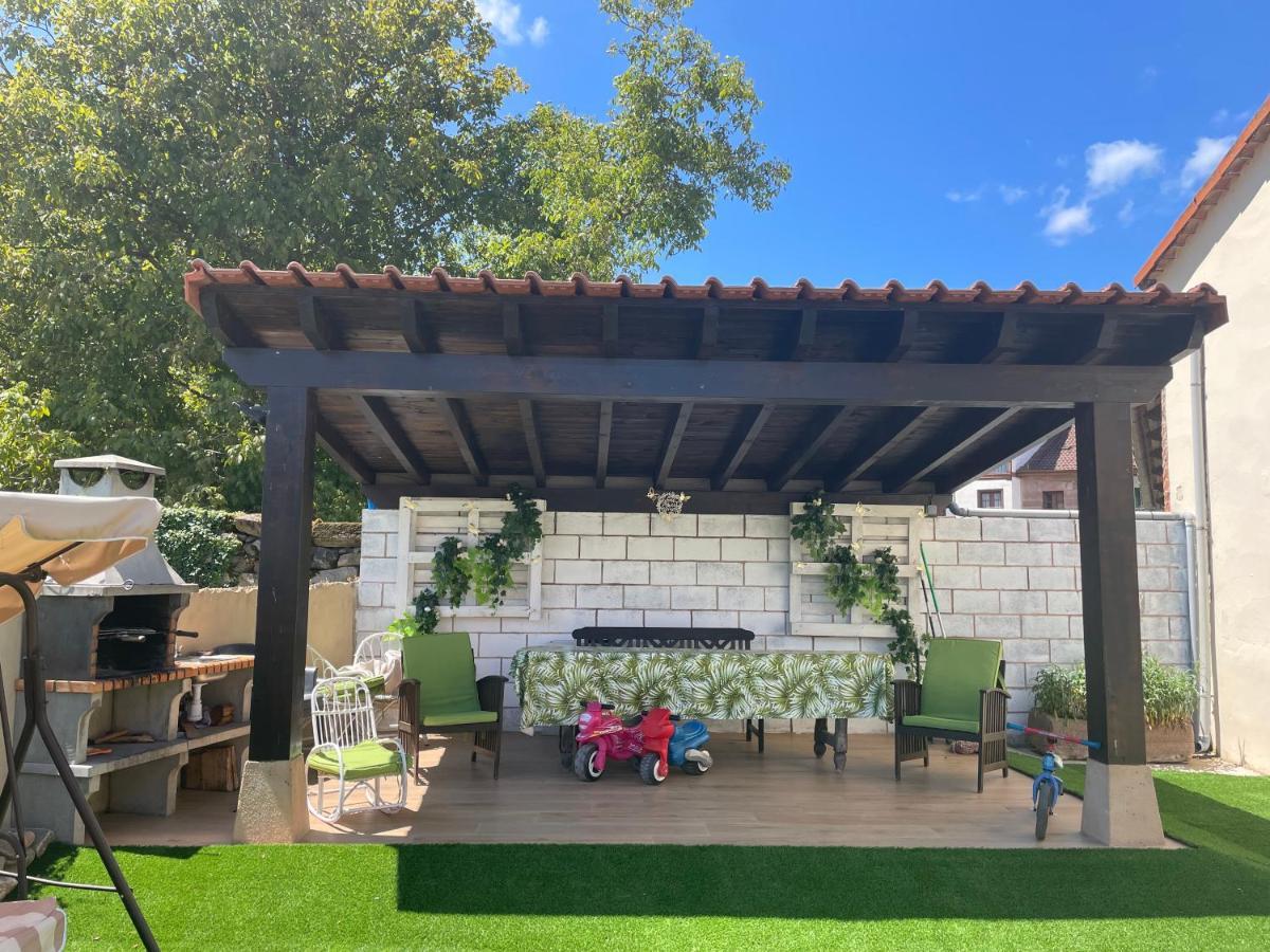 Сasa de vacaciones El Corro, Acogedora Casa Con Jardín En El Corazón De Cantabria Villasuso de Cieza