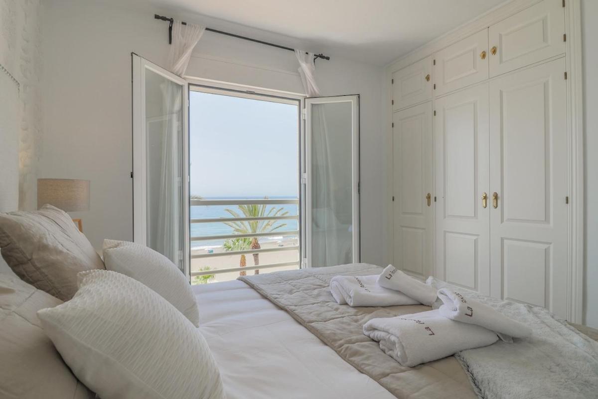 Seashore Classy With Parking Apartment