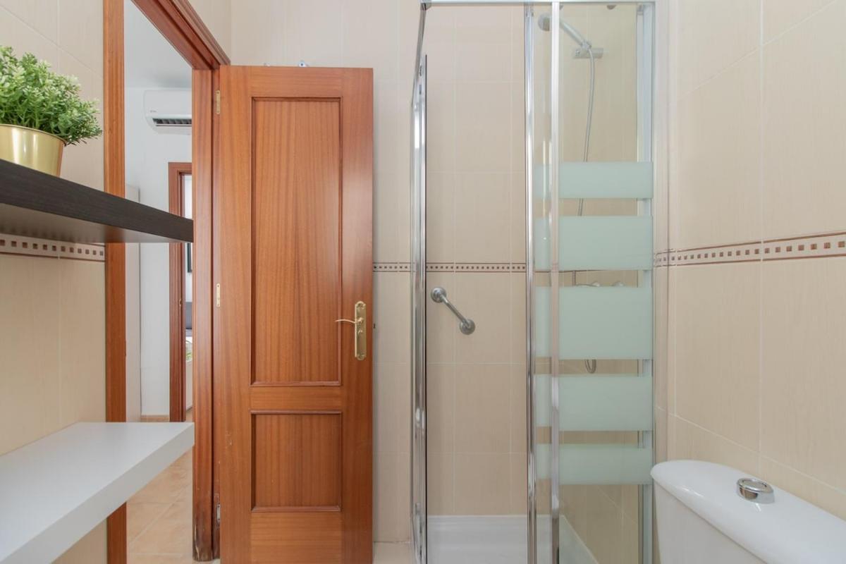 C25 - Brilliant Quiet In Soho * Malaga