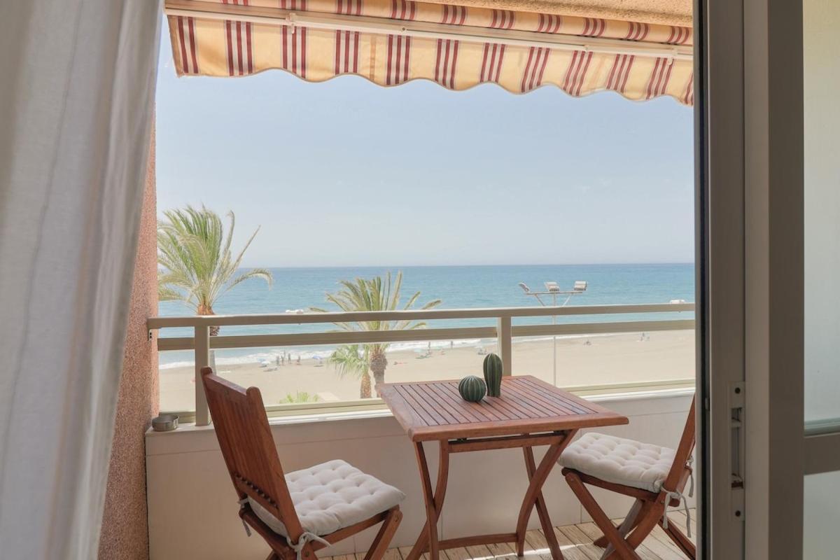 Seashore Classy With Parking Apartment