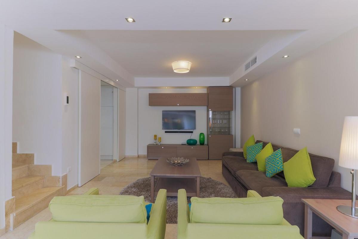 C43 - Family House With Terrace And Shared Pool Сasa de vacaciones