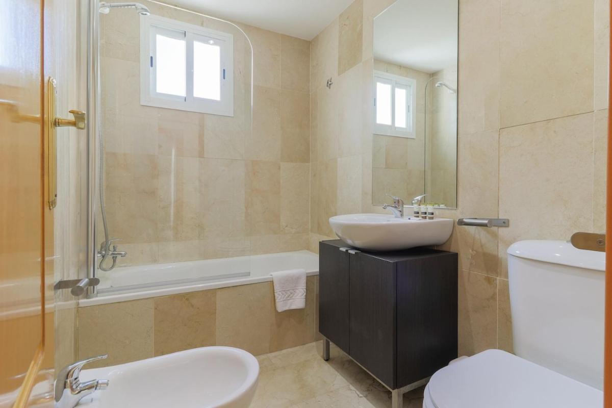 C43 - Family House With Terrace And Shared Pool Сasa de vacaciones *