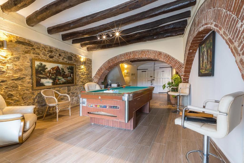 Newly Renovated Large With Garden * Castellón de Ampurias