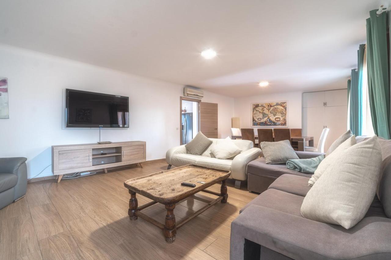 Newly Renovated Large With Garden *