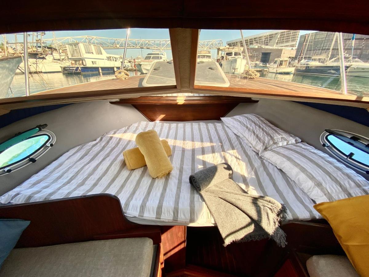 Laura Boat Botel