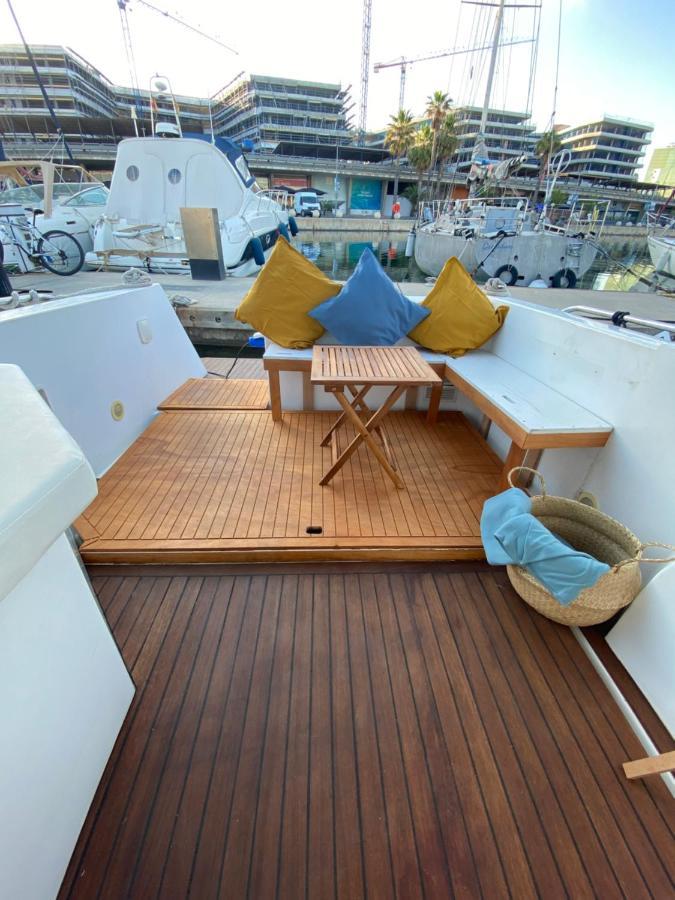 Laura Boat Botel *