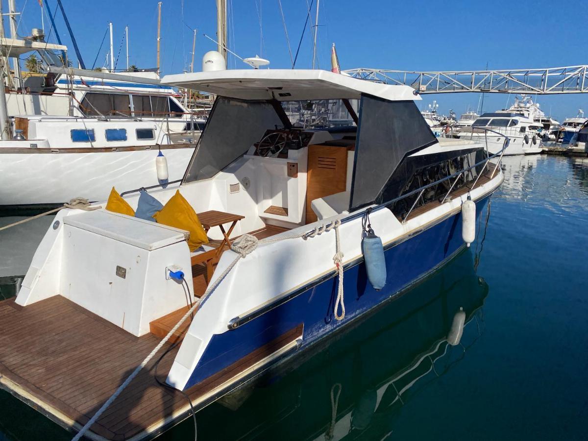 Laura Boat Botel *