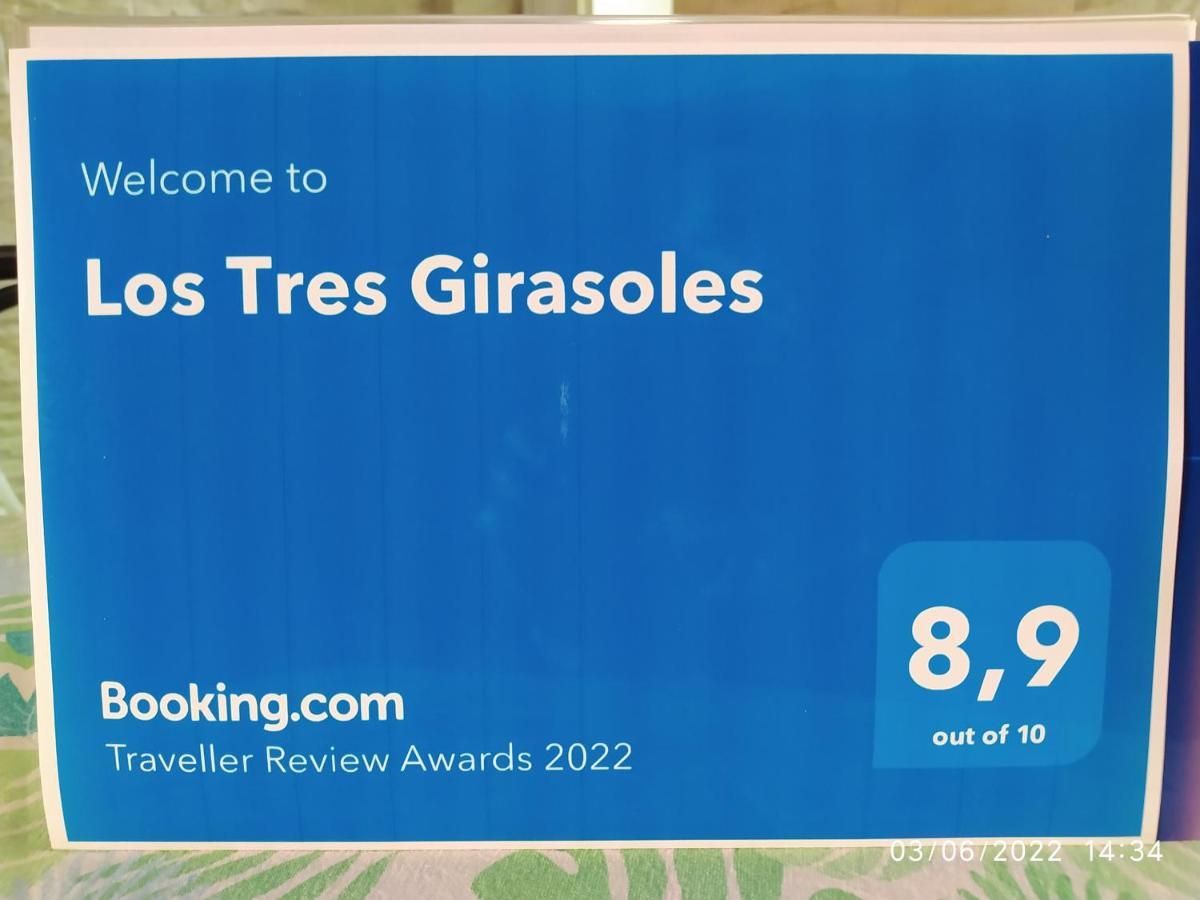 Tres Girasoles