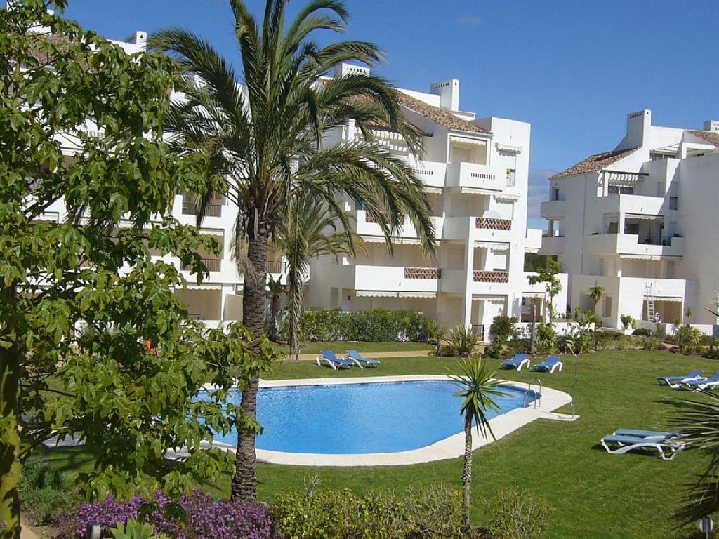 2 Bed Ground Floor In Prestige Golf Complex Apartment