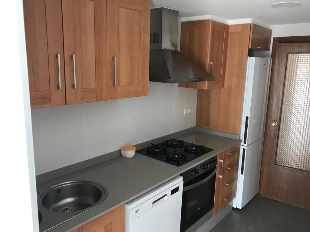 En Complejo Residencial Con Piscina Y Garaje Frente Al Mar Apartamento *