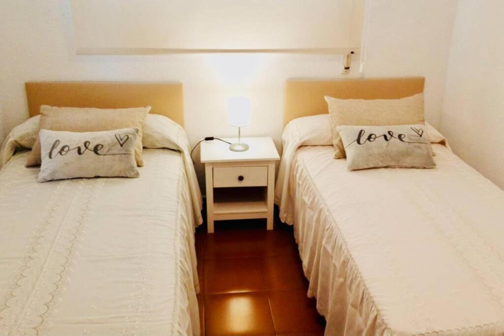 Palau Ii, Centrico, Comodo Y Con Piscina. Apartment