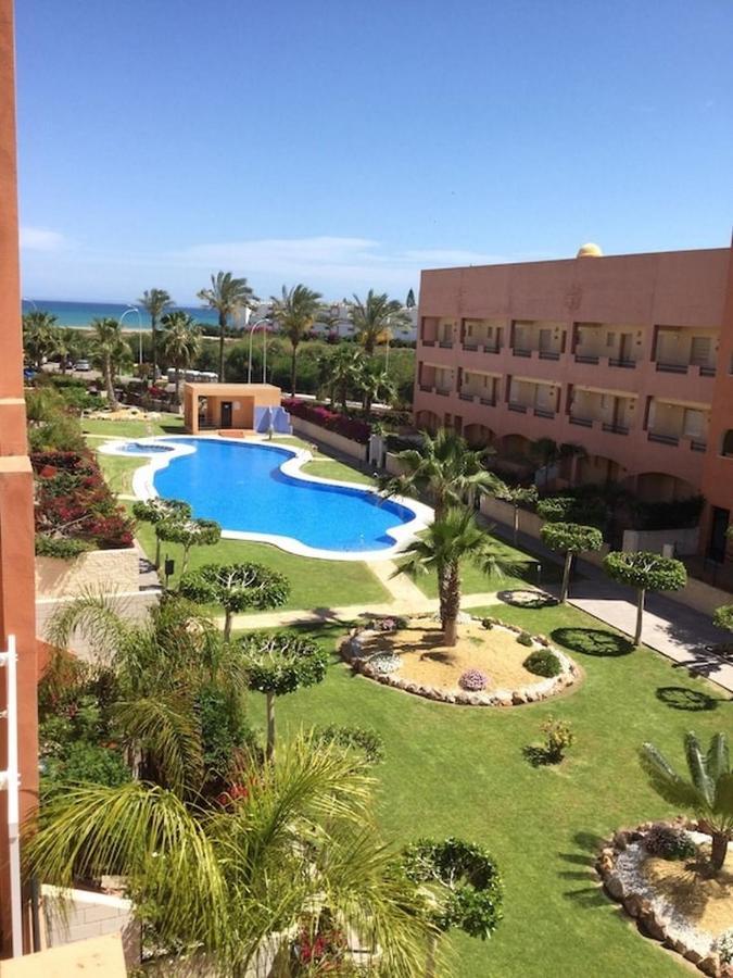 Paraiso: Beachfront Penthouse With Private Rooftop Pool * Vera