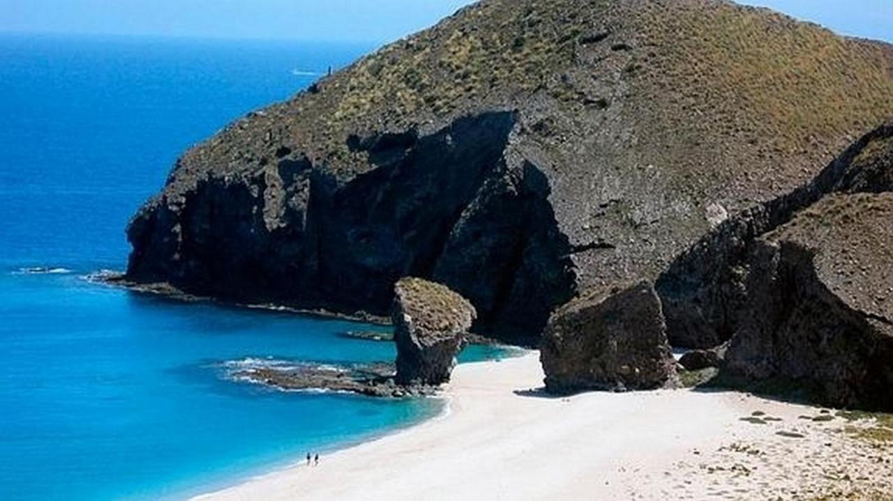 Apartamento Paraíso, ático A Pie De Playa, Piscina Privada En Solárium, Wi-fi