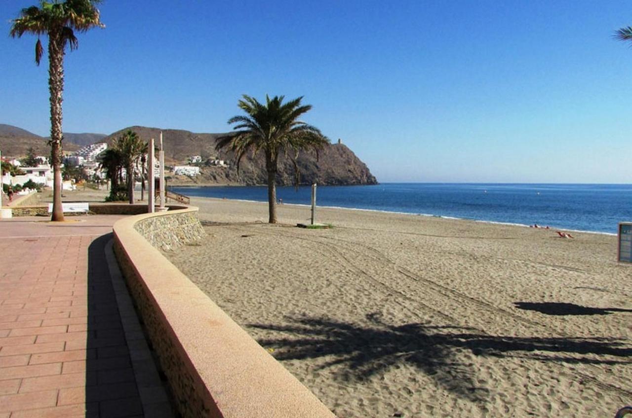 Paraiso: Beachfront Penthouse With Private Rooftop Pool Apartment Vera
