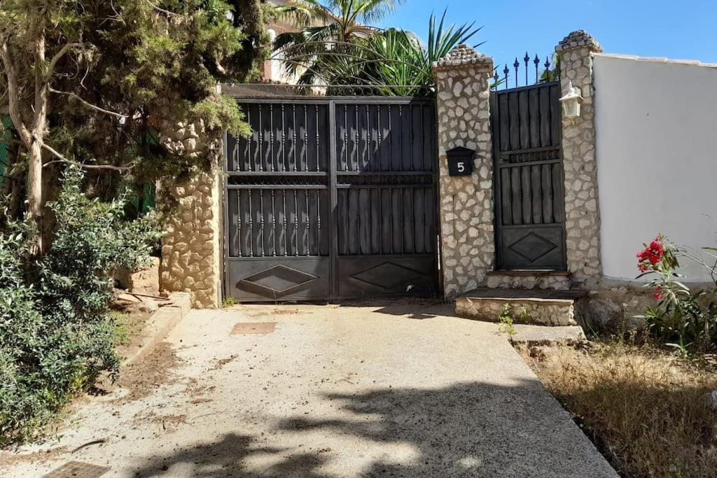 Charming House With Pool & Barbecue Сasa de vacaciones *