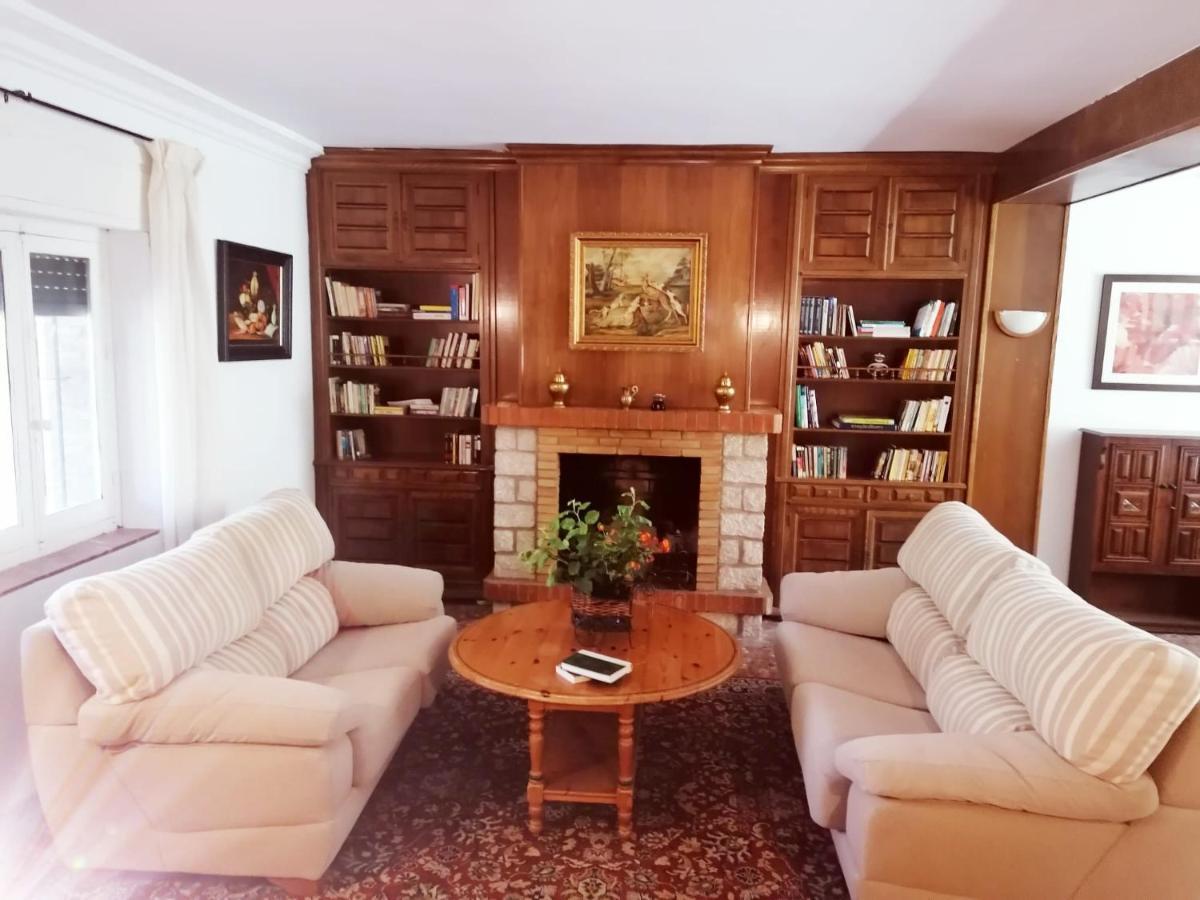 Сasa de vacaciones Charming House With Pool & Barbecue *