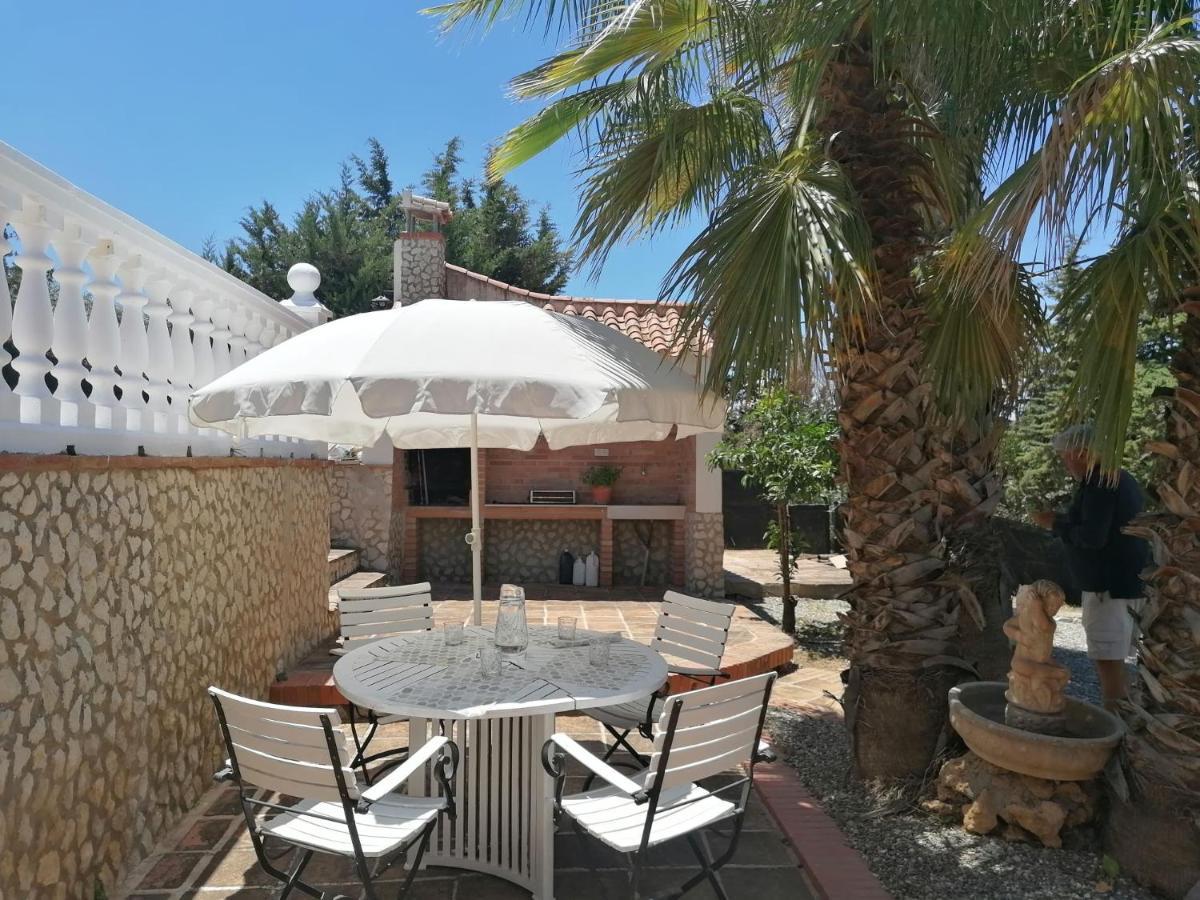 Charming House With Pool & Barbecue Сasa de vacaciones