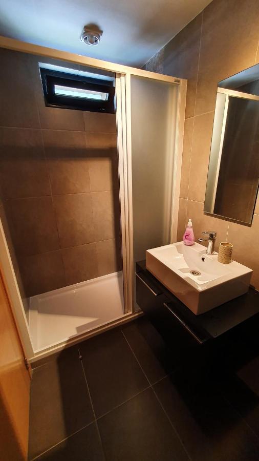Modern 4 Double Bedroom With Pool / Garden * Valdoviño