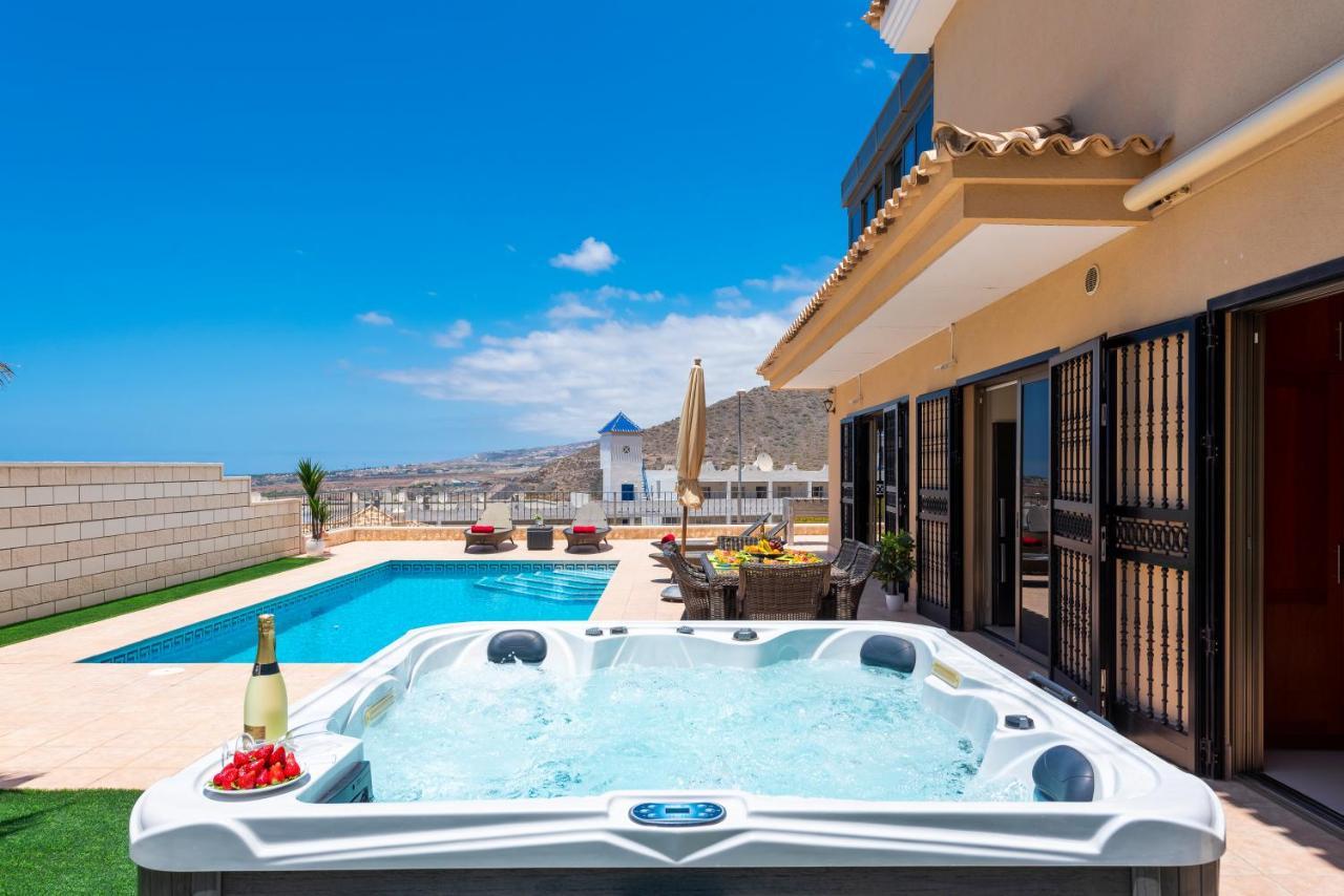 Villa Torviscas Sunset 4 & Private Jacuzzi Costa Adeje (Tenerife)