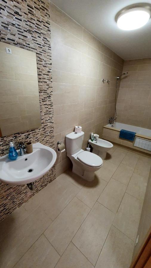 Modern 4 Double Bedroom With Pool / Garden Сasa de vacaciones