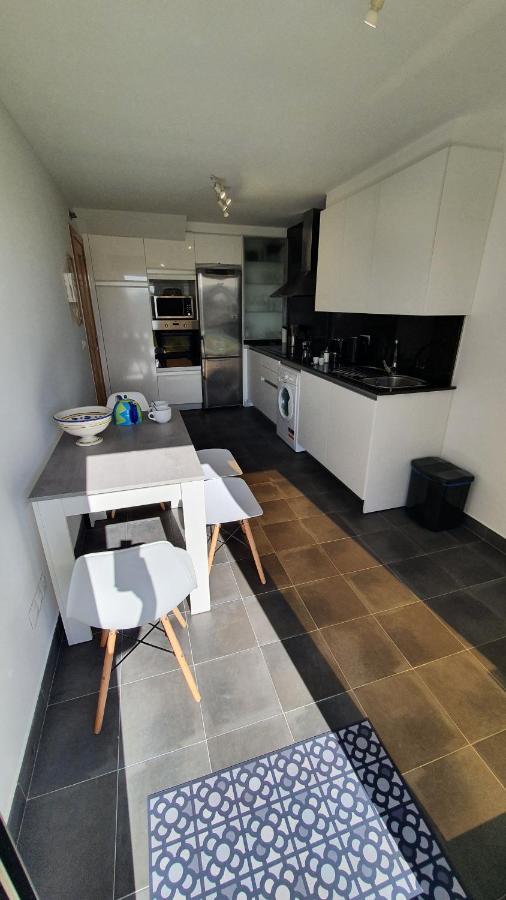Modern 4 Double Bedroom With Pool / Garden Сasa de vacaciones