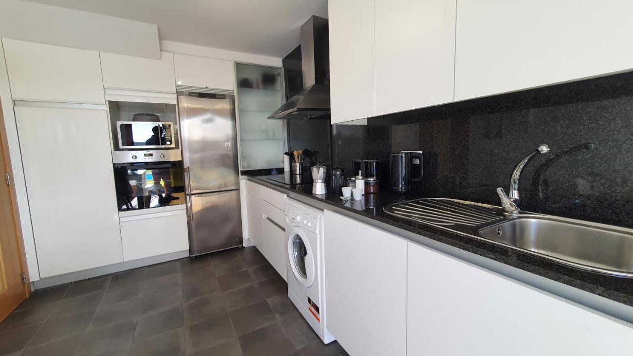 Modern 4 Double Bedroom With Pool / Garden
