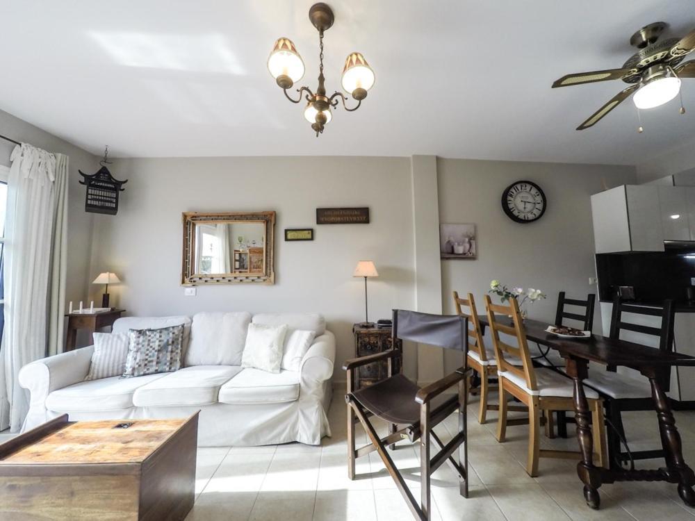 Exotic And Sunny Esmeralda Apartment