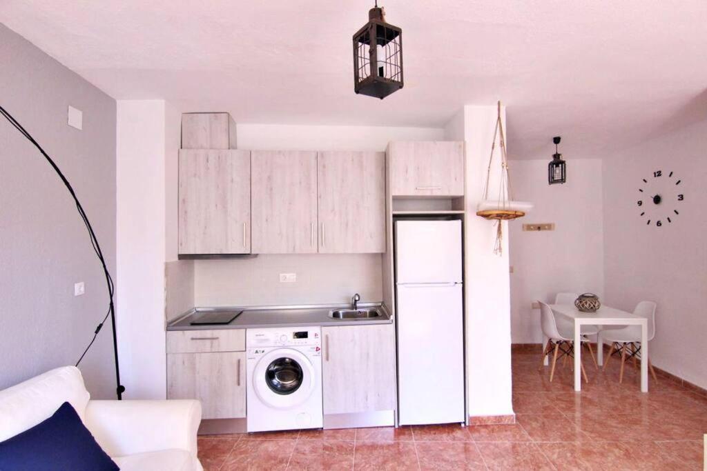 Precioso Piso Soleado, Con Vistas A Monumento. Wfi Apartamento Almuñécar