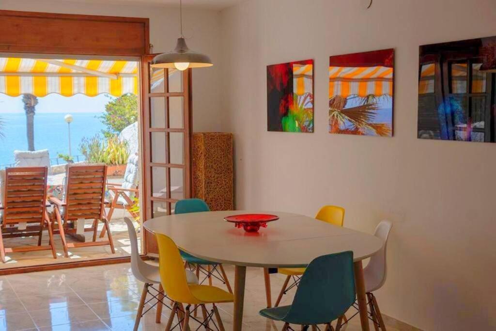 Jo - Stunning Front Line Beach House.