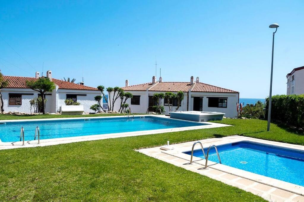 Holiday home Jo - Stunning Front Line Beach House.