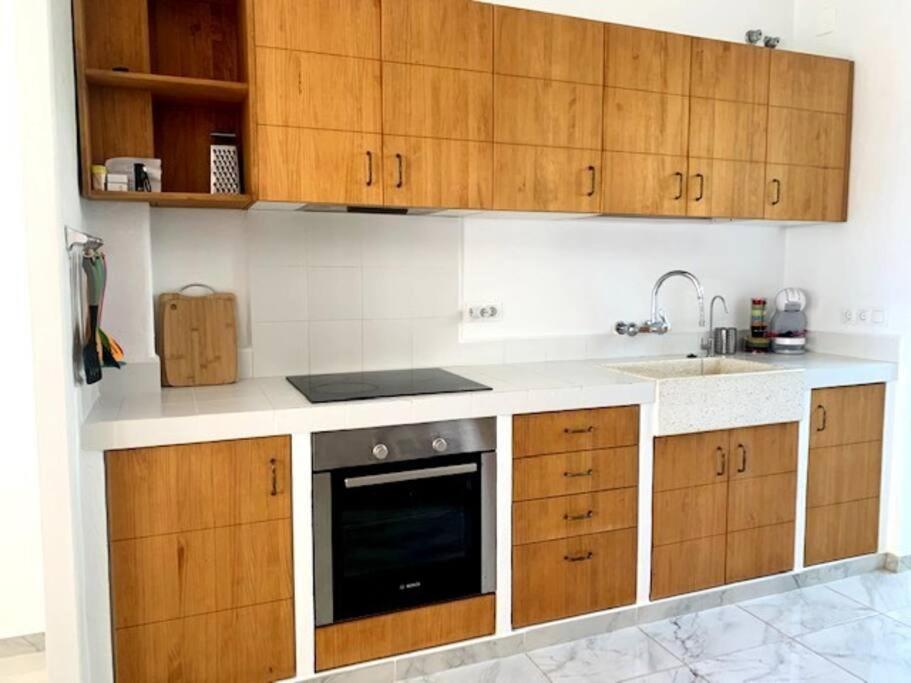 Holiday home Jo - Stunning Front Line Beach House. L'Ametlla de Mar
