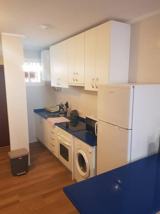 Queen Apartment. Cozy & Close To The Beach Apartment. Pool/parking. Apartment Benidorm