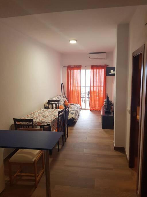 Apartment Queen Apartment. Cozy & Close To The Beach Apartment. Pool/parking. *