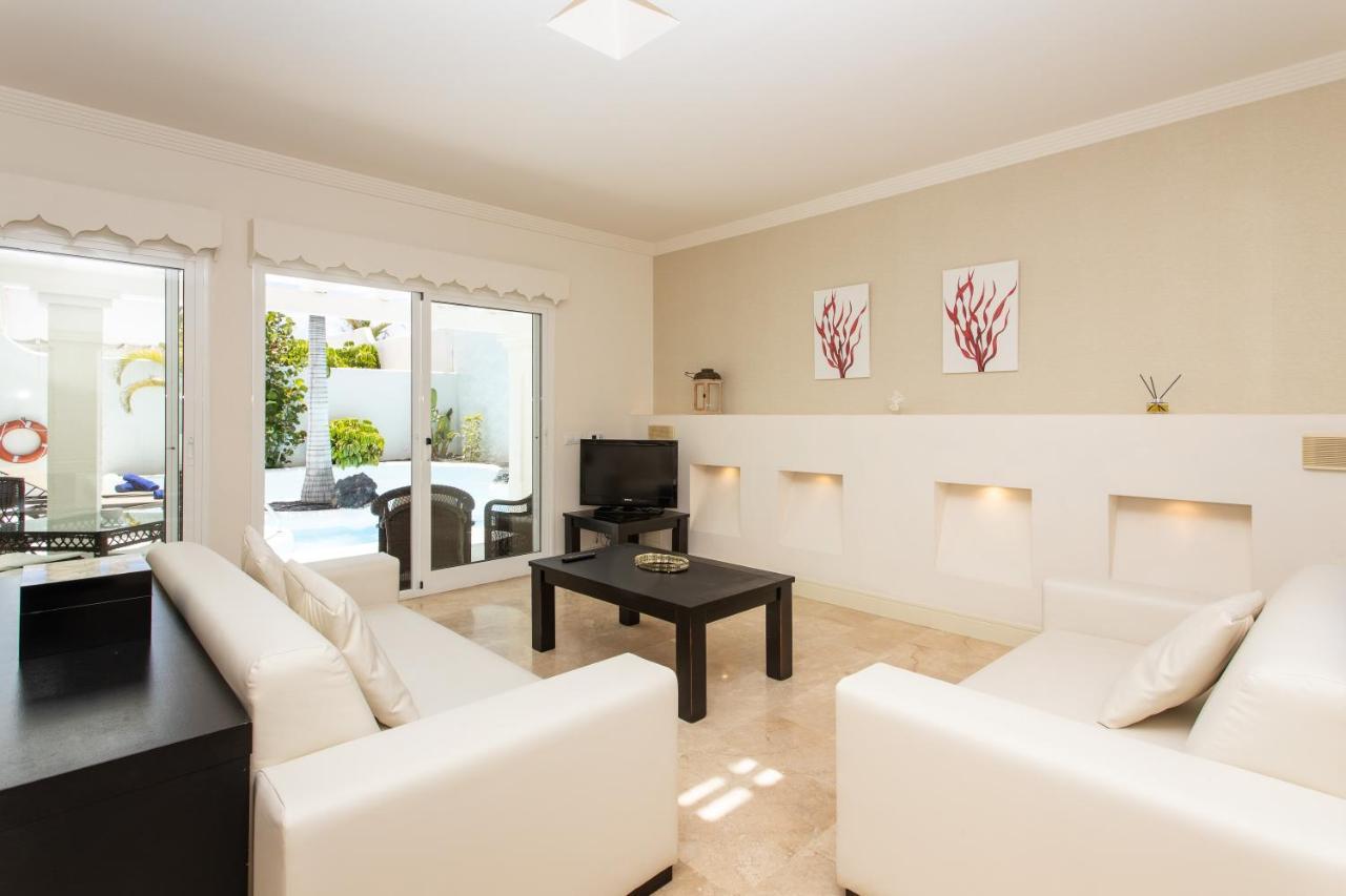 10.3 Villa *