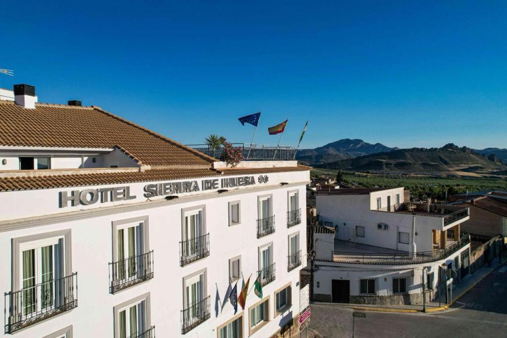 Sierra De Hotel