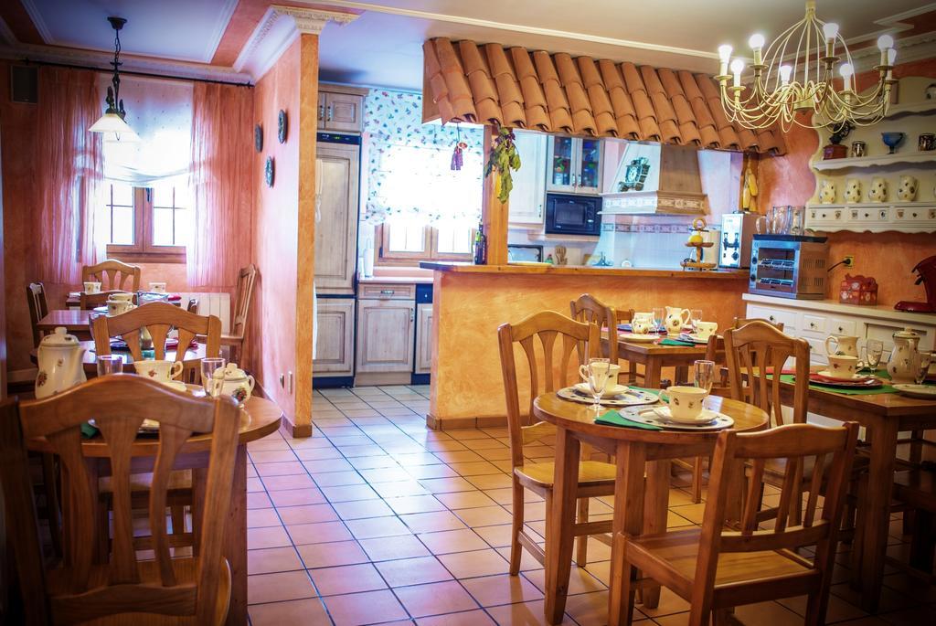 Laureles Hotel *