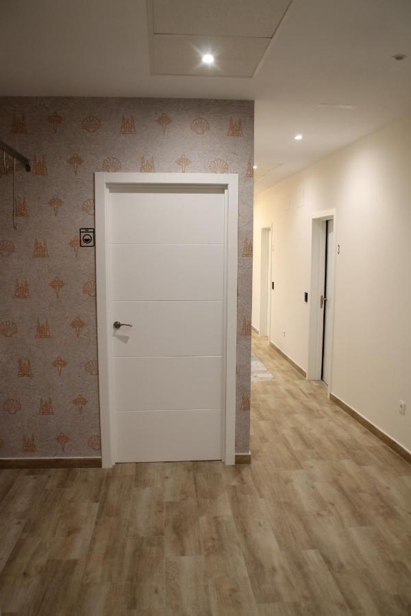 Baixo A Lua Rooming Pensión Sarria