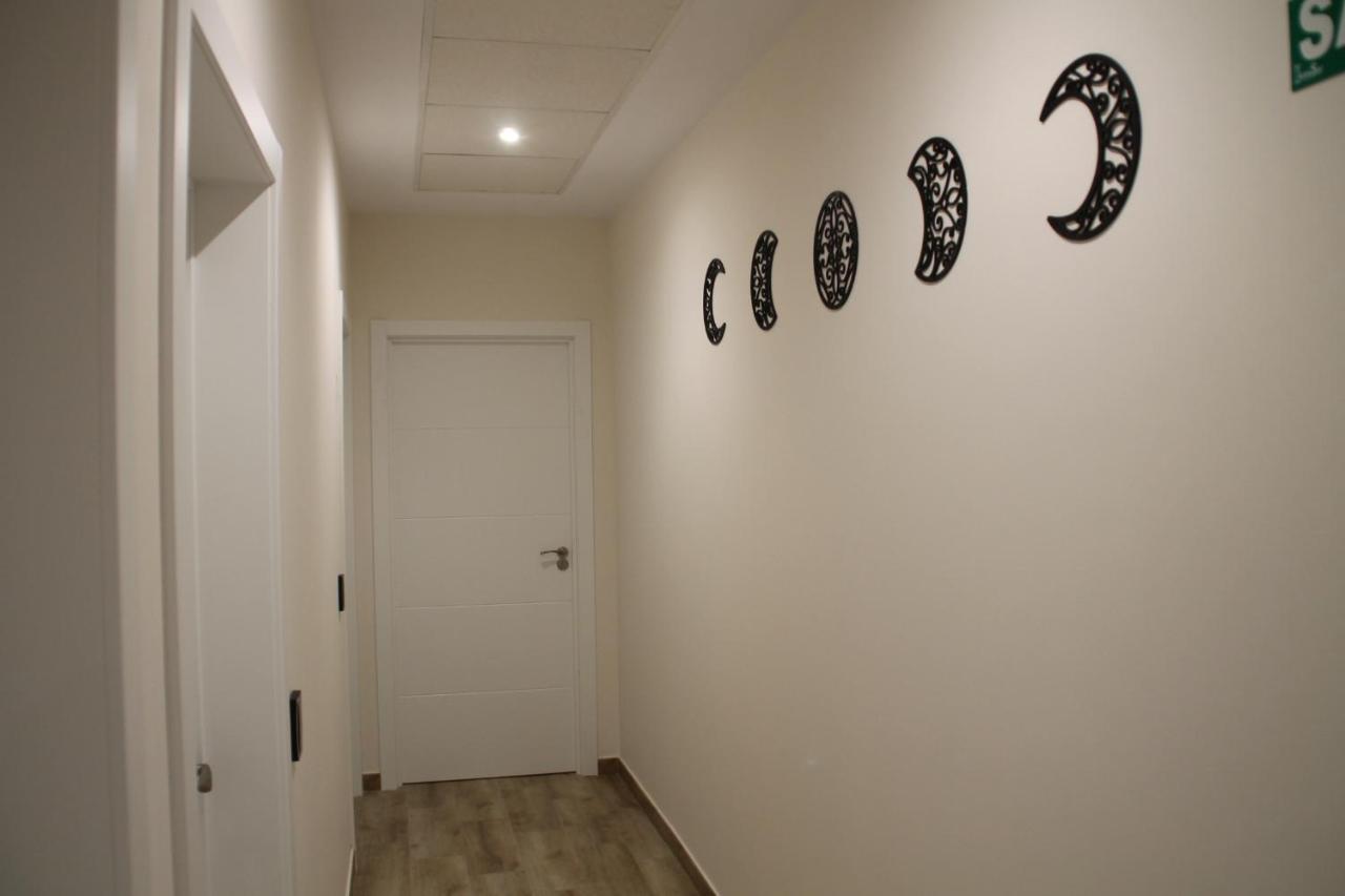 Baixo A Lua Rooming Pensión Sarria