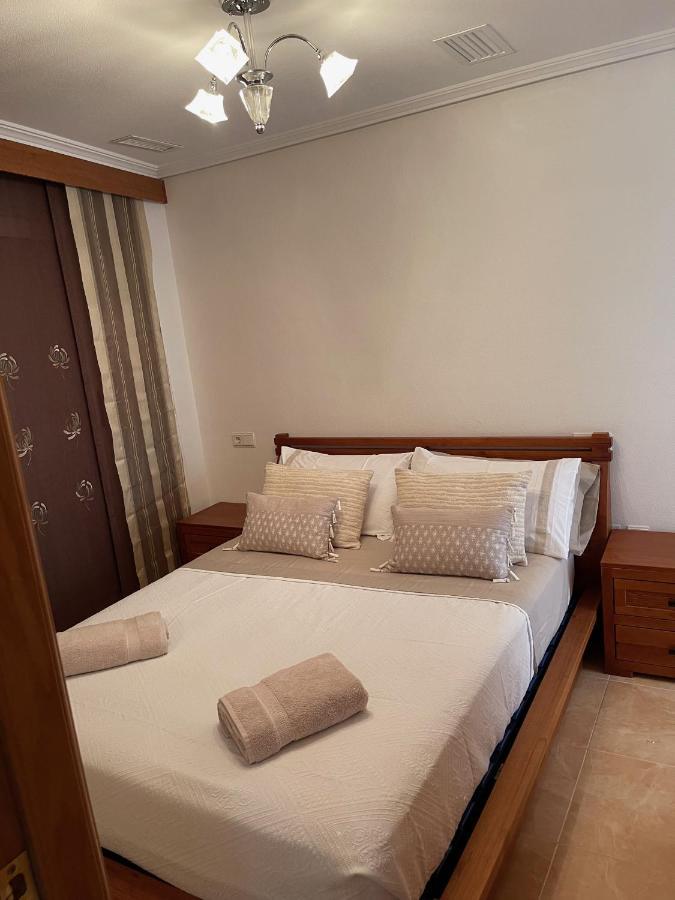 Apartamento Duplex Penthouse With Sea, Beach, Marina & Mountain Views