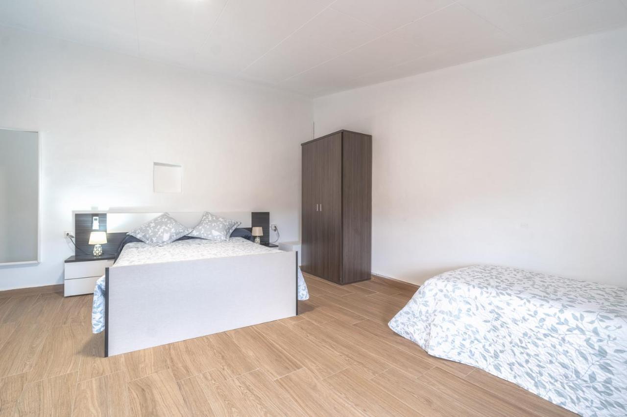 Newly Renovated Large With Garden Сasa de vacaciones *