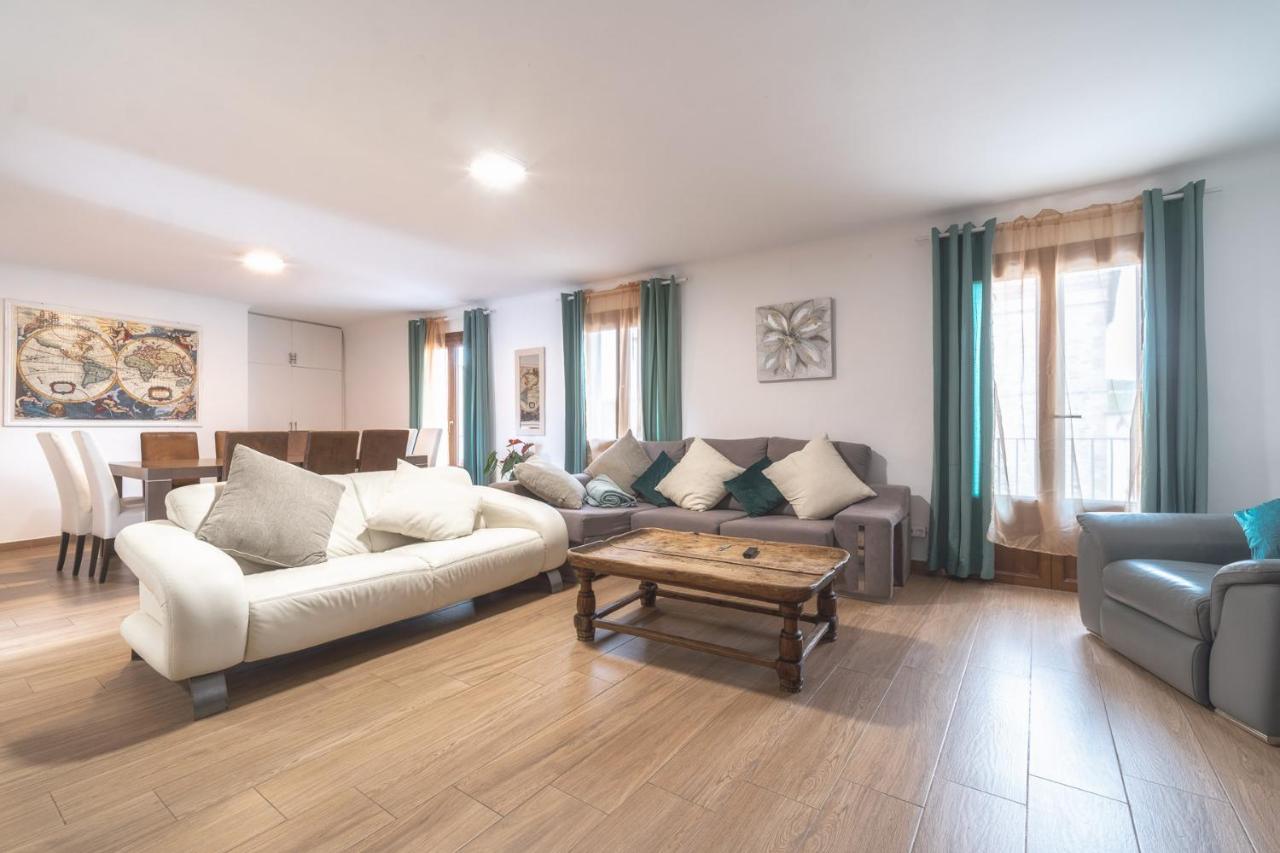 Newly Renovated Large With Garden Сasa de vacaciones Castellón de Ampurias