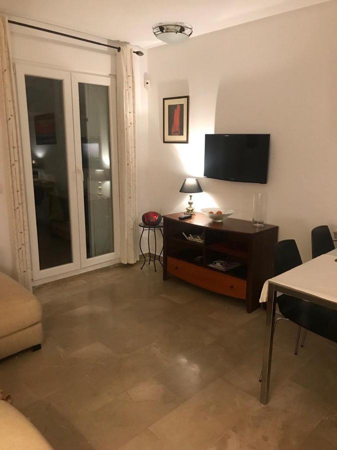 2 Bed Ground Floor In Prestige Golf Complex Apartment